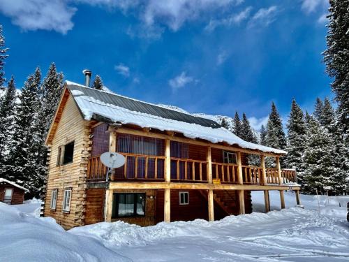 Amphitheater Mountain Cabin