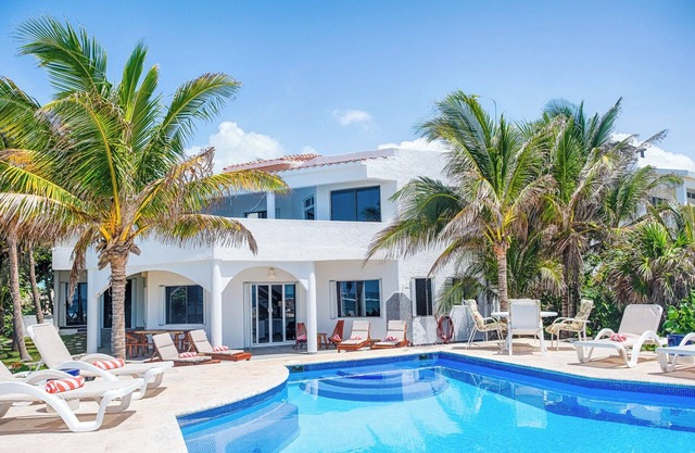 An Akumal Classic with Unique Location. Great Pool! Great Value!