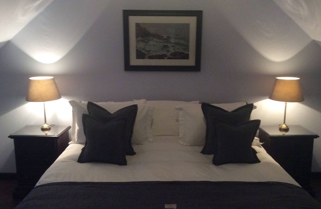 An Cealla-A newly renovated luxury cottage sleeps 2-4 with sauna in Glendale