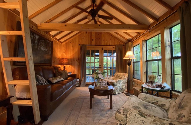 An elegant waterside retreat in the Red Hills