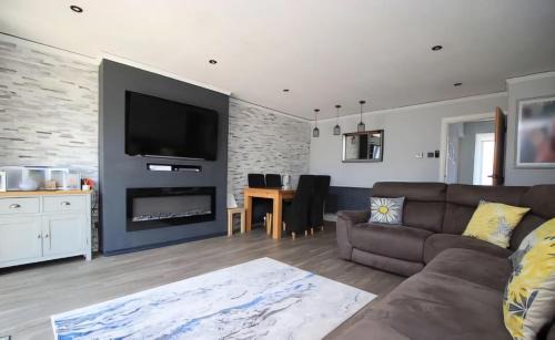 An entire two bed sea side bungalow with lazy spa