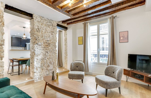 An Exceptional 2-BR/2BA in Le Marais