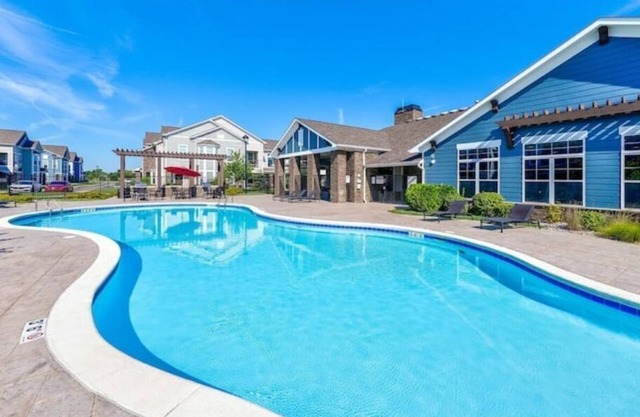 An Exquisite 3 Rooms Townhome in Zionsville Suitable for Long-Term Stays