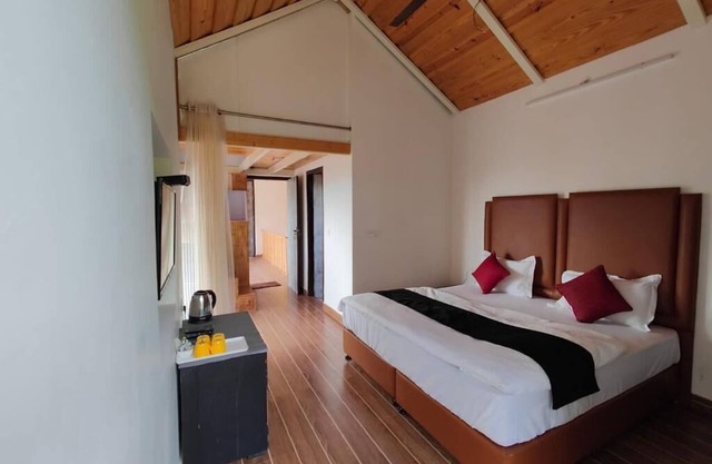 An independent Cottage with mountain view and 10 minutes walk from the lake.