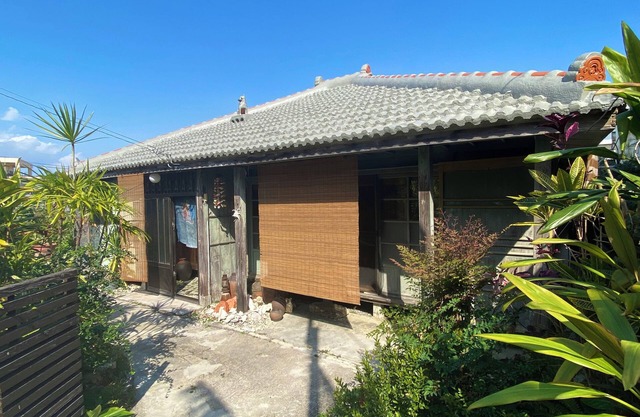 An inn where you can experience a traditional Okinawan wooden minka. Enjoy the comfort and healing space! (The owner will welcome guests at the parking lot upon check-in.