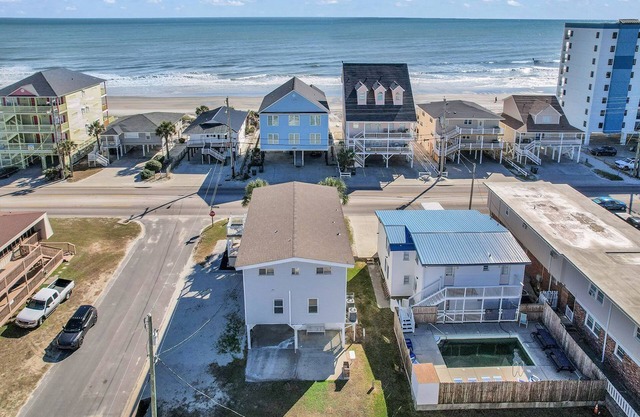 An Ocean View 7BR Home, Second Row, Steps to Beach, Sleeps 16