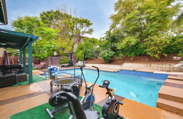 Anaheim Home w/Pool, 14 Mi to Disneyland!