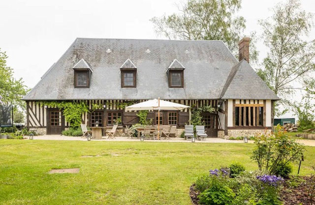 Ancien Pressoir au Cœur de la Campagne Normande