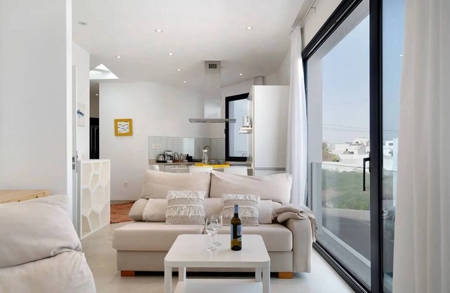 ANCLADA ALTA HOUSE in Playa de Arrieta