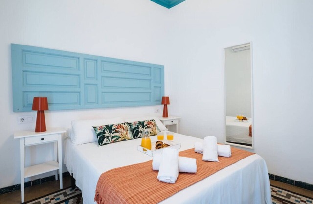 Andalusian Flavour in Heart of Seville 4´giralda