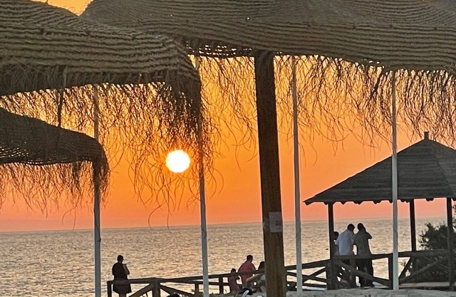 Andalusische Traumreihenhaus mit 3 Terrasen Neben Golfplatz in Costa Ballena ,