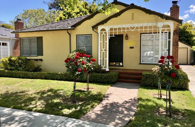 ANDULORE COTTAGE - Near Burlingame Ave - Remodeled - Spacious Backyard Retreat