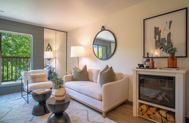 Angani Studio - Elkhorn Resort Amenities Included