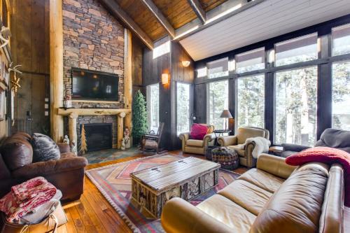 Angel Fire Cabin with Game Room about 4 Mi to Ski Resort