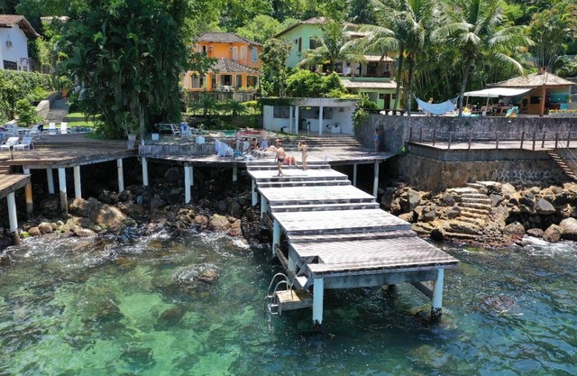 Angra dos Reis - House with deck over the sea