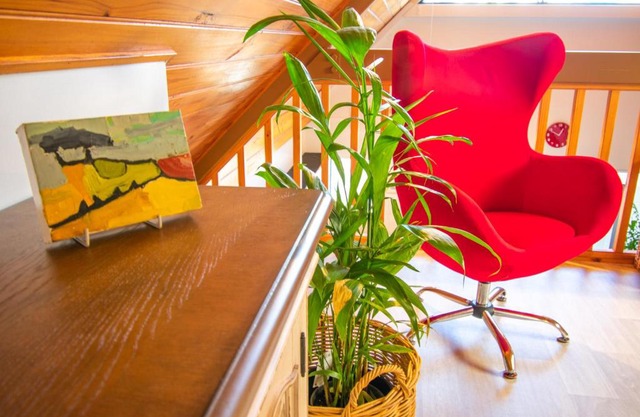 Annie's Place - a downtown, mezzanine apartment