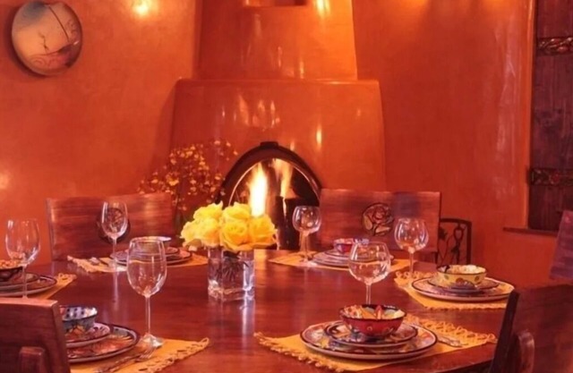 Antigua Inn-Private Historic East Side property steps from the Plaza.