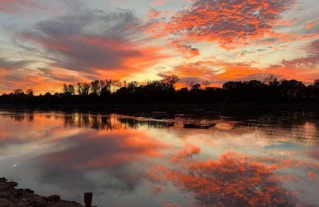 Ant’s Waterfront 2 Bdrm Cabin w/Best Sunset View!