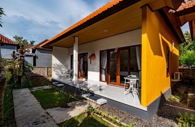 Anugrah Sari Homestay Near from Jungut Batu Port