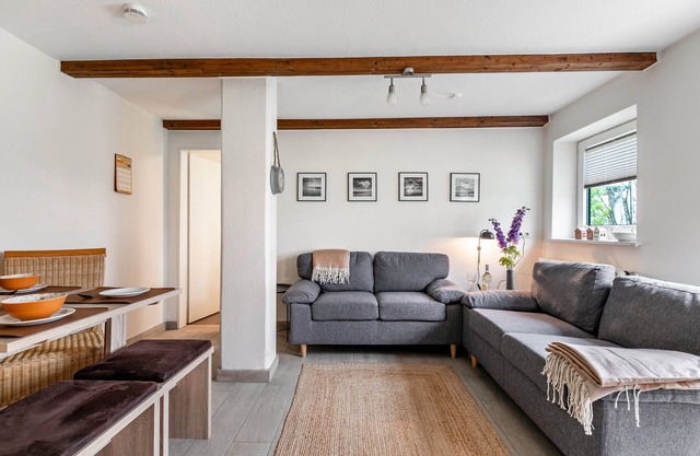 Apartment 'Ferienwohnung Möwe' with Shared Garden, covered terrace and Wi-Fi