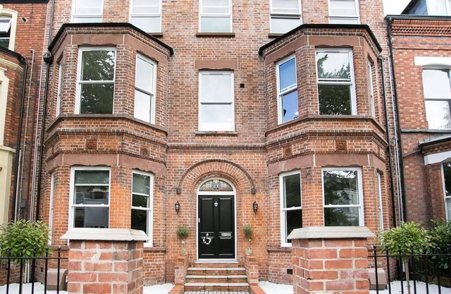 APART 4 (2 BEDROOM SLEEPS 4 ADULTS)