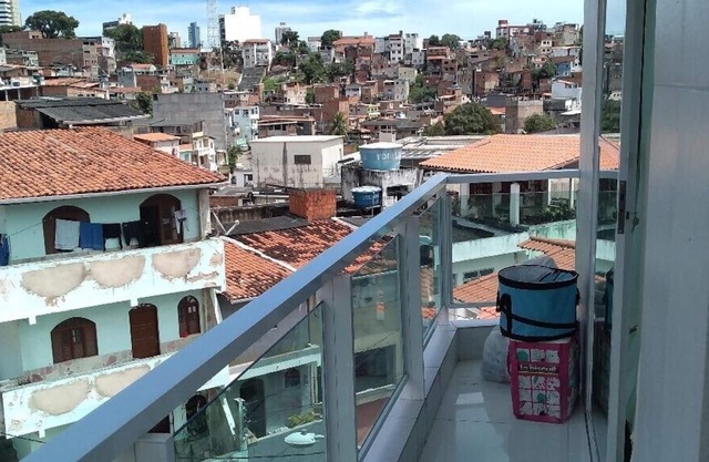 Apart cozy in the central neighborhood of Salvador, close to the sights.