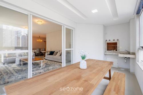 Apart with barbecue 550m from the Beach RAA0301