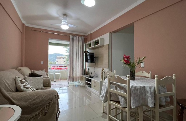 Apartamento 2 dorm. em Bombas SC