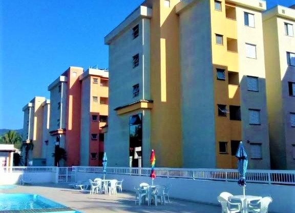 APARTAMENTO COM PISCINA E CHURRASQUEIRA EM UBATUBA