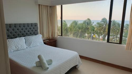 Apartamento con balcon vista a la playa, 2 habitaciones, zona segura, bien iluminado y espacioso