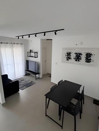 Apartamento inteiro com vaga, varanda e piscina