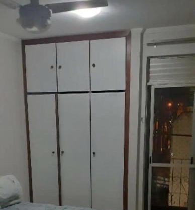 Apartamento inteiro, completo para até 8 pessoas por locação Não é divido com outros pessoas apenas significa que vc pode locar que tem capacidade para até 8 pessoas mas a locação sempre é individual de quem locou