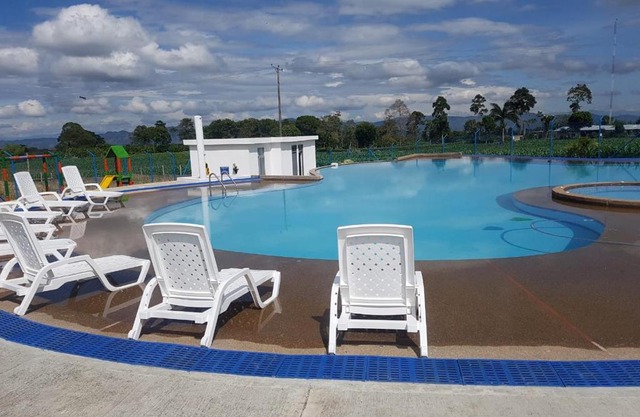 Apartamento muy cerca al Parque del Café con Piscina - Montenegro 101A