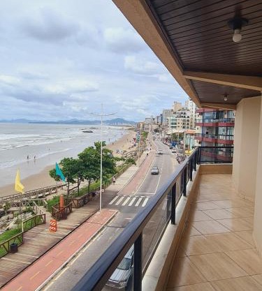 Apartamento Pé na Areia, a 12 min do Beto Carrero