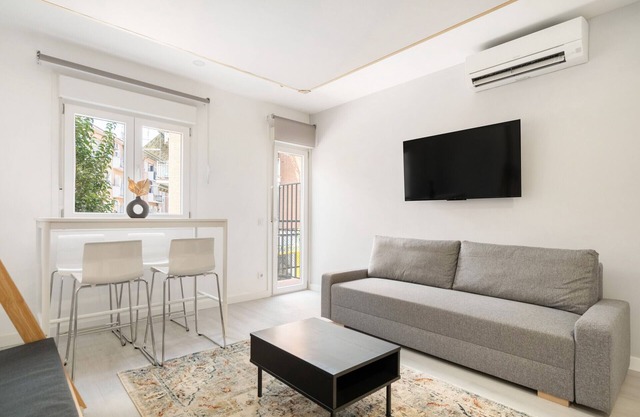 apartamento reformado en madrid rio de alquiler temporal