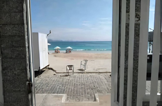 Apartment on the sand! Located in front of Prainha, Arraial do Cabo.