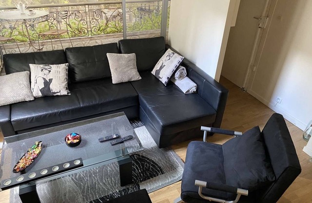 Apartman u Centru Pariza, Pogodan za Parove ili Porodice , u Tihoj Zgradi