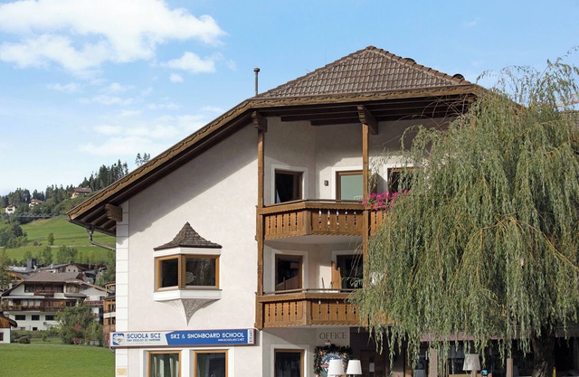 Apartment "Rosalpina 4" in the Middle of the Ski Area with Mountain View, Wi-Fi & Balcony
