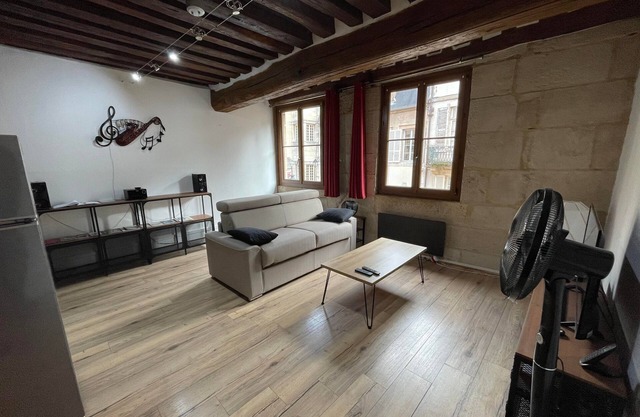 Apartment 2 - 55 m2 in the historic center of Semur en Auxois