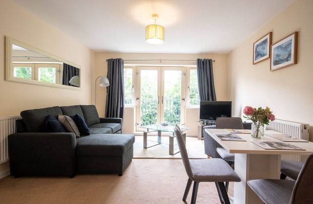 Apartment 4 - Ground, 1 Bed, Sofa Bed, Sleeps 3