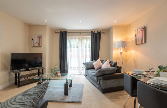 Apartment 5, Ground Floor ,2 Bed, Sleeps 4,