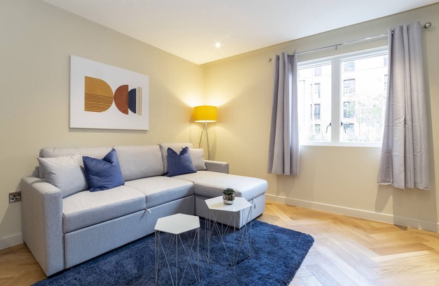 Apartment 5 Hudson Quarter Luxury Apartments - sleeps 4 guests in 1 bedroom