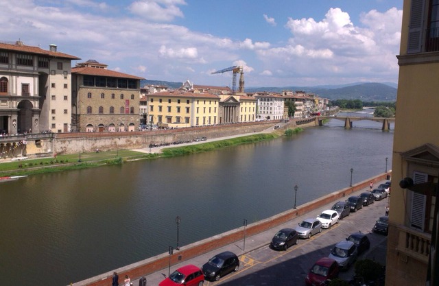 Apartment 6 double, triple, quadruple rooms - splendid view over the Arno river
