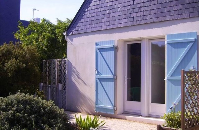 APARTMENT 62 m2 with garden, 300m FROM LA GOVELLE BEACH AND COASTAL PATHWAY