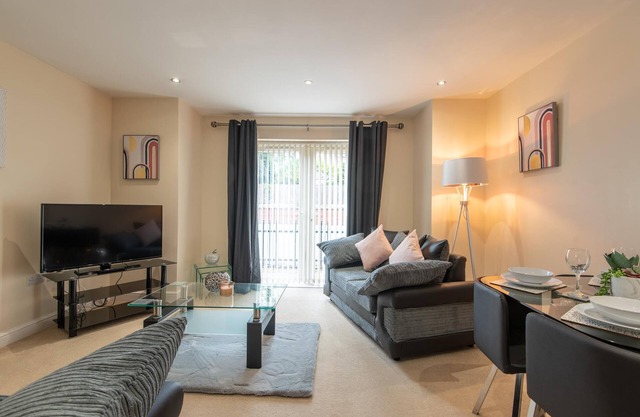 Apartment 8 - 2 Bedrooms - Sleeps 4