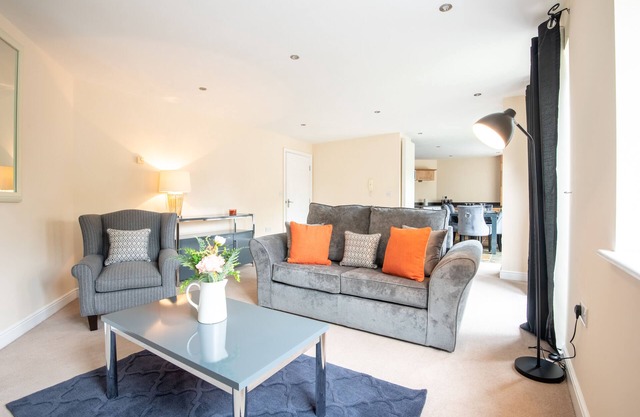 Apartment 9-1st Floor, 2 bed sleeps 5 with Sofabed