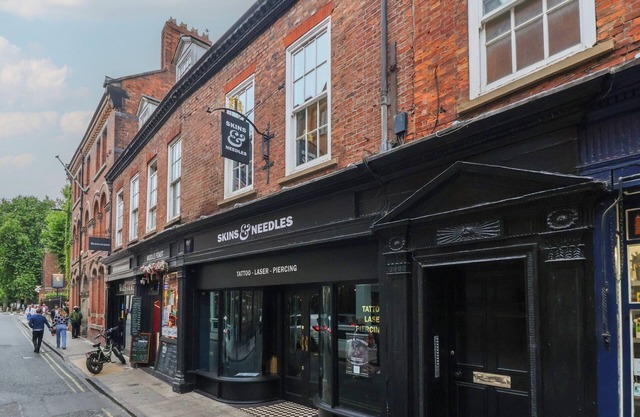 APARTMENT 9, character holiday cottage in York