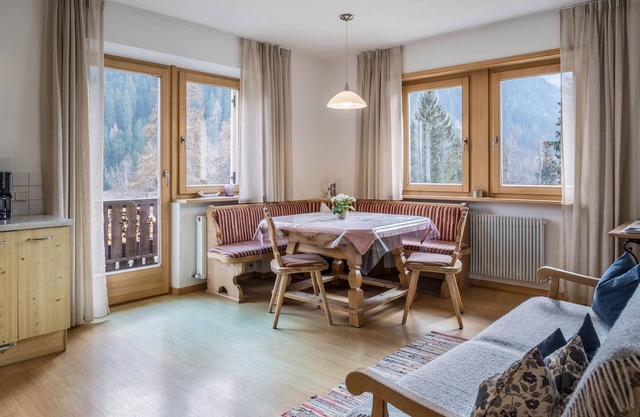 Apartment 'Adlerhorst Rotkehlchen' with Balcony, Shared Garden and Wi-Fi