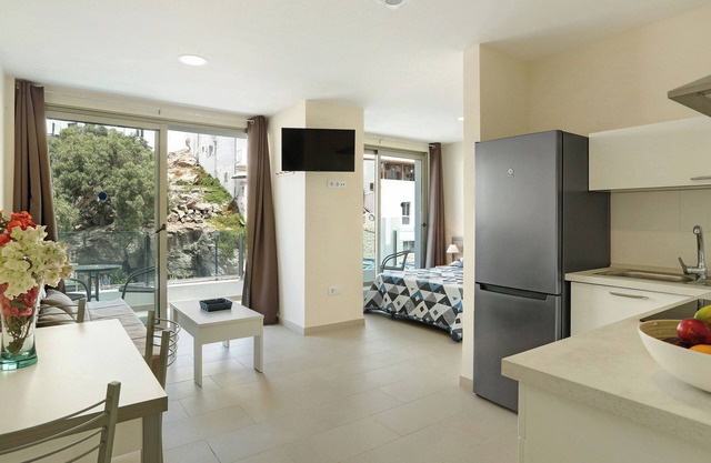 Apartment Albamar 1D with Mountain View, Wi-Fi, A/C & Balcony