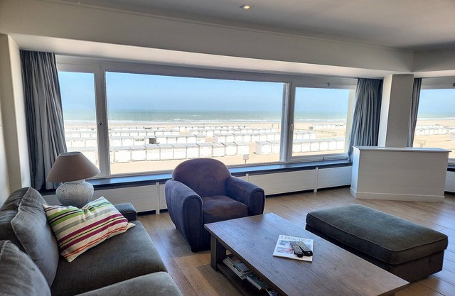 Apartment Albertstrand with Stunning Seafront View